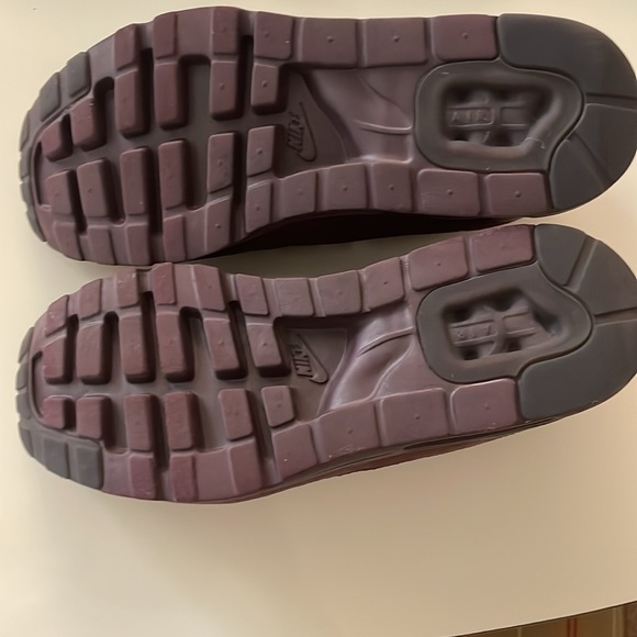 Gently used Nike defenders - Picture 7 of 7